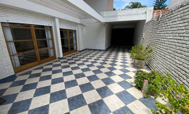 Venta casa 5 ambientes Castelar Apta Credito
