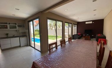 Venta casa 5 ambientes Castelar Apta Credito