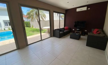 Venta casa 5 ambientes Castelar Apta Credito