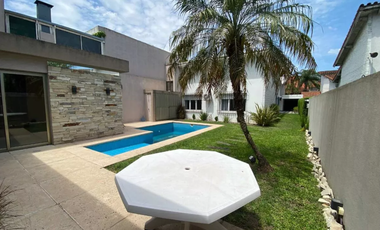 Venta casa 5 ambientes Castelar Apta Credito