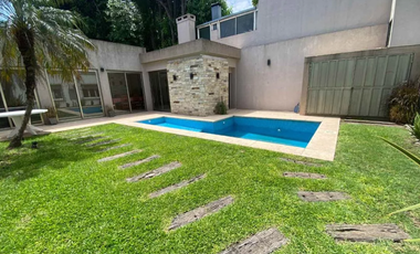 Venta casa 5 ambientes Castelar Apta Credito