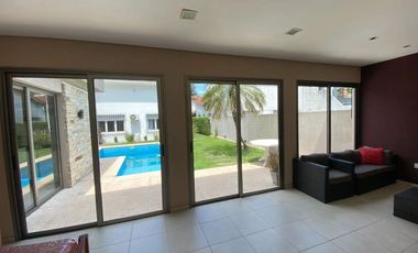 Venta casa 5 ambientes Castelar Apta Credito