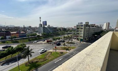 SE VENDE HOSTAL, excelente ubicación en edificio de 4 pisos en plena avenida auxiliar de la Vía Expresa