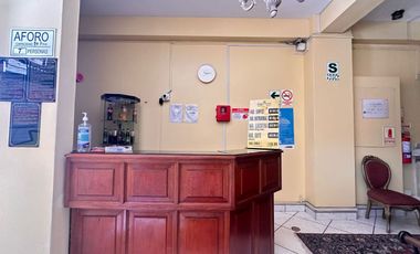 SE VENDE HOSTAL, excelente ubicación en edificio de 4 pisos en plena avenida auxiliar de la Vía Expresa