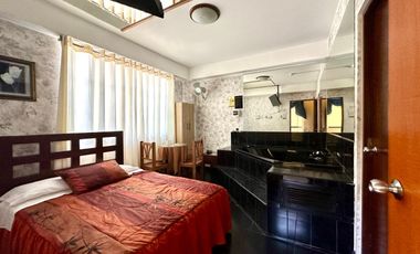 SE VENDE HOSTAL, excelente ubicación en edificio de 4 pisos en plena avenida auxiliar de la Vía Expresa