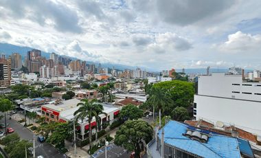 OFICINA COMERCIAL REMODELADA EN VENTA SOTOMAYOR.