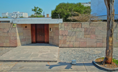 CASA COMO TERRENO EN SANTIAGO DE SURCO