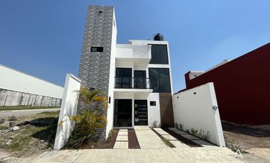 Casa En Venta Fraccionamiento Cerrado en Coatepec.