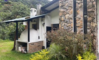 Venta de hostal con terreno en Cotacachi, 5 hectáreas