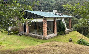 Venta de hostal con terreno en Cotacachi, 5 hectáreas