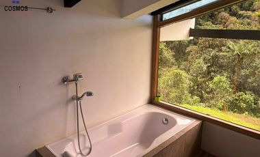Venta de hostal con terreno en Cotacachi, 5 hectáreas