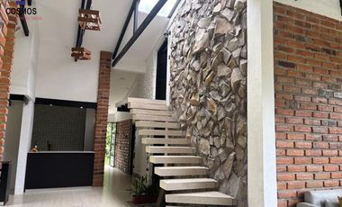 Venta de hostal con terreno en Cotacachi, 5 hectáreas