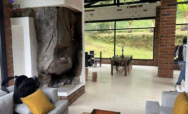 Venta de hostal con terreno en Cotacachi, 5 hectáreas