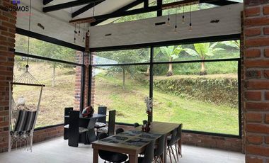 Venta de hostal con terreno en Cotacachi, 5 hectáreas