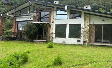 Venta de hostal con terreno en Cotacachi, 5 hectáreas