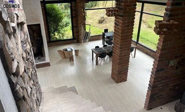Venta de hostal con terreno en Cotacachi, 5 hectáreas
