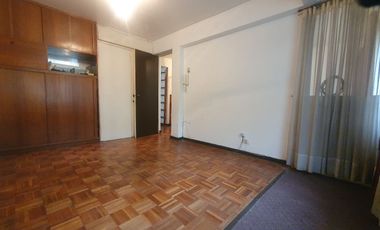 Amplia casa en Centro / Plan de Viña del Mar, 4 dormitorios, 4 baños, 3 estacionamientos UF 7.990