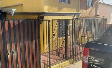 $69.990.000 CASA  a  4 CUADRAS ESTACION LAS AMERICAS , VILLA ALEMANA  Muy buena ubicación, a unos minutos estación las Américas y locomoción a una cua