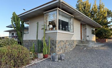 HERMOSA Y GRAN CASA CON PISCINA, EN PARCELA A 7 KT. DEL CENTRO DE ALGARROBO