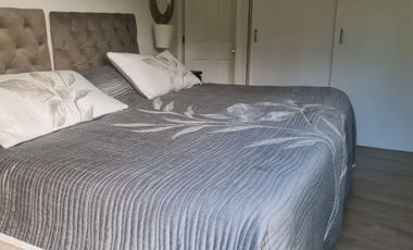 HERMOSA Y GRAN CASA CON PISCINA, EN PARCELA A 7 KT. DEL CENTRO DE ALGARROBO