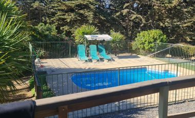 HERMOSA Y GRAN CASA CON PISCINA, EN PARCELA A 7 KT. DEL CENTRO DE ALGARROBO