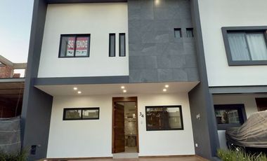 HERMOSA CASA EN VENTA FRENTE A AREA VERDE VALLE IMPERIAL ZAQPOPAN