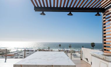 Casa moderna con elevador e impresionantes vistas panoramicas al oceano en Mision Viejo