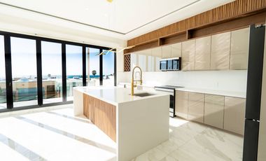 Casa moderna con elevador e impresionantes vistas panoramicas al oceano en Mision Viejo