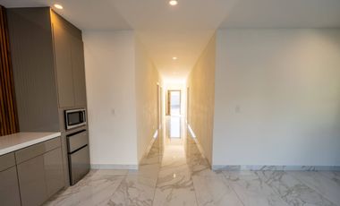 Casa moderna con elevador e impresionantes vistas panoramicas al oceano en Mision Viejo