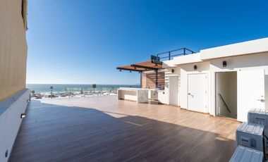 Casa moderna con elevador e impresionantes vistas panoramicas al oceano en Mision Viejo
