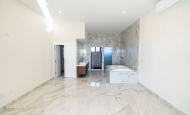 Casa moderna con elevador e impresionantes vistas panoramicas al oceano en Mision Viejo