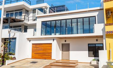 Casa moderna con elevador e impresionantes vistas panoramicas al oceano en Mision Viejo