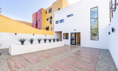 Casa moderna con elevador e impresionantes vistas panoramicas al oceano en Mision Viejo