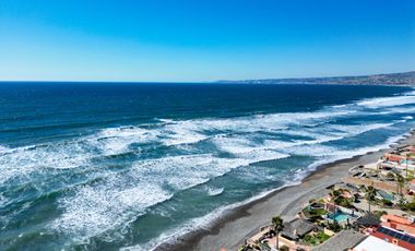 Casa moderna con elevador e impresionantes vistas panoramicas al oceano en Mision Viejo