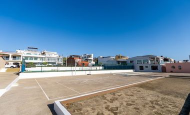 Casa moderna con elevador e impresionantes vistas panoramicas al oceano en Mision Viejo