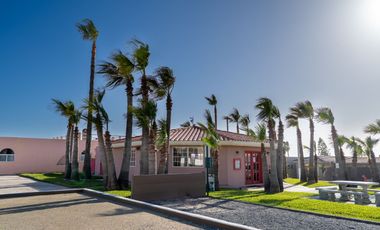 Casa moderna con elevador e impresionantes vistas panoramicas al oceano en Mision Viejo