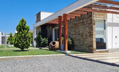 CASA EN VENTA – AZUL DE NOGALES   MACHALÍ