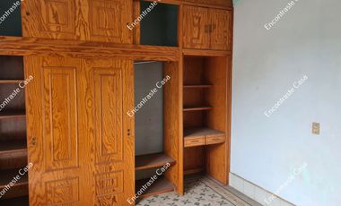 CASONA PARA REMODELAR, EN CALLE 5 DE MAYO, URUAPAN, MICHOACAN