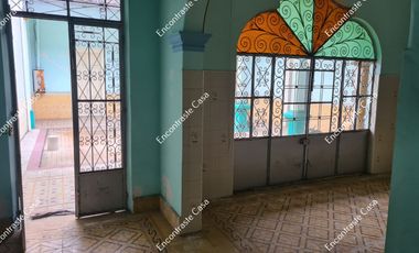 CASONA PARA REMODELAR, EN CALLE 5 DE MAYO, URUAPAN, MICHOACAN