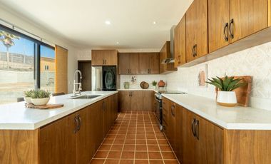 Casa Nueva Totalmente Amueblada con Vista al Mar en Venta en La Misión, Ensenada, B.C.