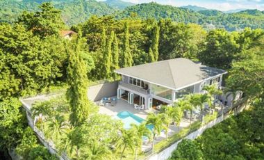 Luxury 5 Bedrooms House with Pool in Maria Luisa Estate Park