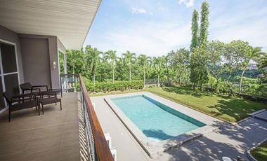 Luxury 5 Bedrooms House with Pool in Maria Luisa Estate Park