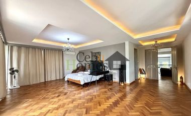 Luxury 5 Bedrooms House with Pool in Maria Luisa Estate Park