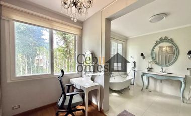 Luxury 5 Bedrooms House with Pool in Maria Luisa Estate Park