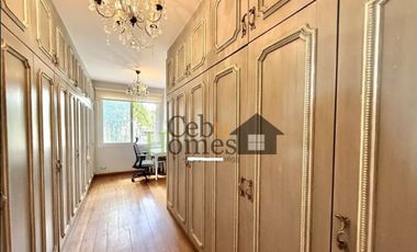 Luxury 5 Bedrooms House with Pool in Maria Luisa Estate Park