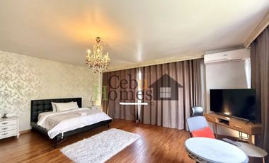 Luxury 5 Bedrooms House with Pool in Maria Luisa Estate Park