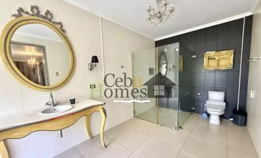 Luxury 5 Bedrooms House with Pool in Maria Luisa Estate Park