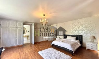 Luxury 5 Bedrooms House with Pool in Maria Luisa Estate Park