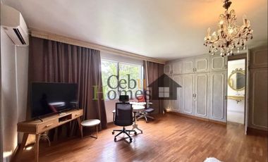 Luxury 5 Bedrooms House with Pool in Maria Luisa Estate Park