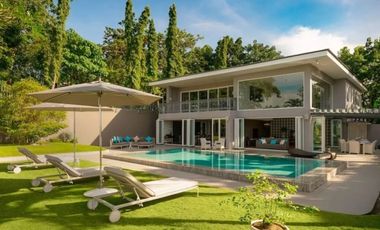 Luxury 5 Bedrooms House with Pool in Maria Luisa Estate Park